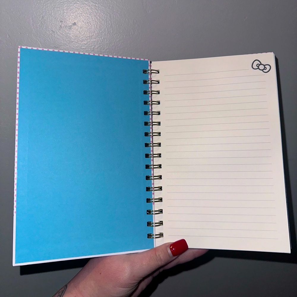 Hello kitty notebook 📒 - Picture 2 of 2